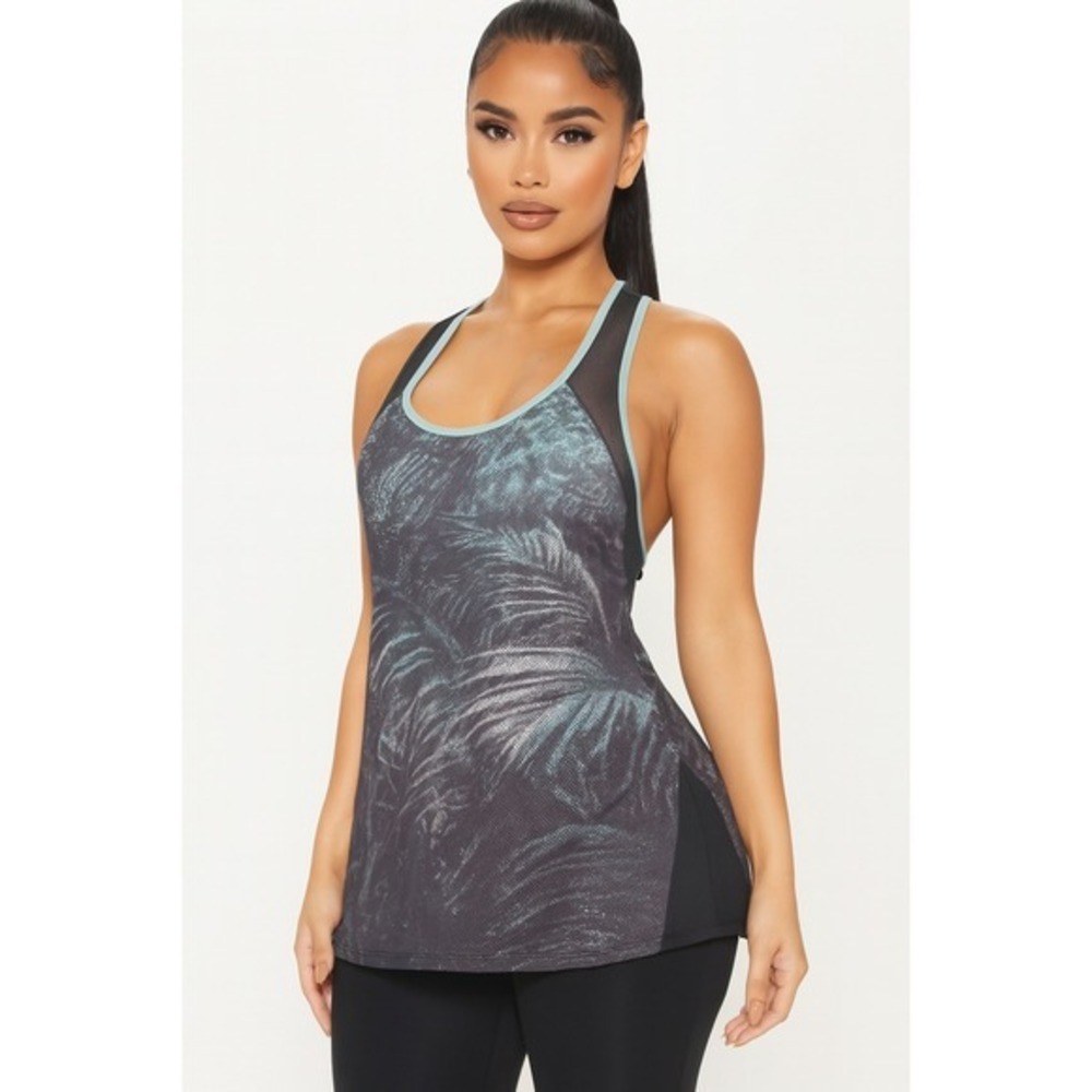 EVCR Cutout Back Activewear Tank Top Size‎ M
